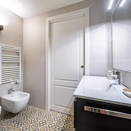 Hoomee Palazzo San Pietro Apartment