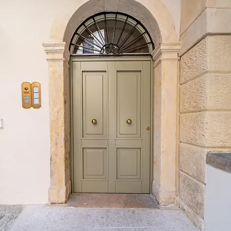Hoomee Palazzo San Pietro Apartment